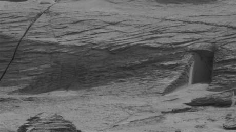 Объяснение таинственного марсианского «дверного проема»