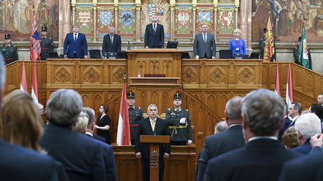 Премьер Венгрии обвинил ЕС в злоупотреблении властью