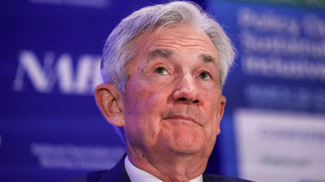 Центральный банк США должен еще больше повысить процентные ставки, говорит председатель