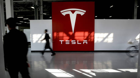 Илон Маск предупреждает о массовых увольнениях в Tesla
