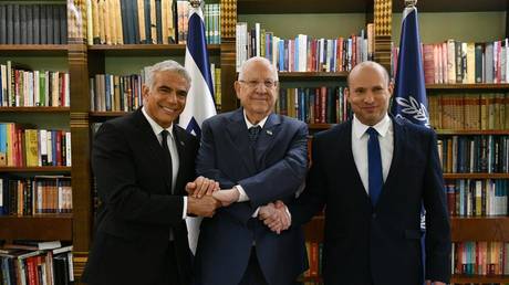 Израиль распускает правительство и заменяет премьер-министра