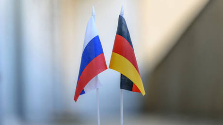 Канцлер Германии защищает Меркель по поводу позиции России