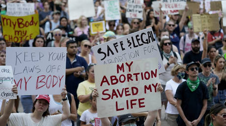 Корпорации США реагируют на постановление об абортах