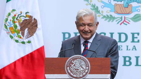 Мексика попросит Байдена освободить Ассанжа