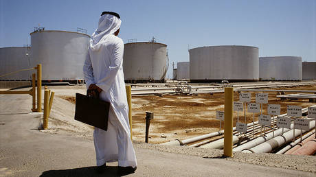 Саудовская Аравия сократит поставки нефти в Китай