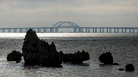 Украина угрожает разрушить самый длинный мост в Европе
