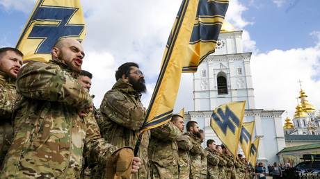 Украинский батальон «Азов» меняет неонацистские знаки различия