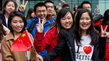 Китайские студенты покидают Великобританию из-за репрессий, утверждает MI5