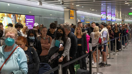 Лондонский аэропорт прекращает продажу билетов