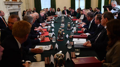Премьер-министр Великобритании Джонсон назначил полную смену кабинета министров