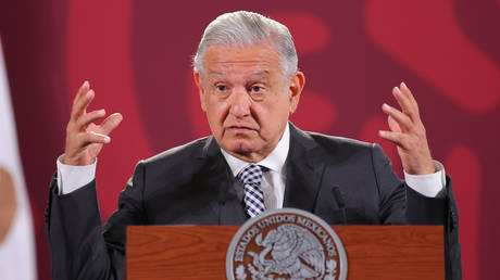 Президент Мексики пообещал «снести статую Свободы»