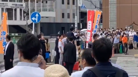 У экс-премьера Японии Абэ после стрельбы «нет признаков жизни»