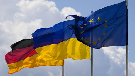Украина должна уступить территорию России, заявили в опросе почти половина немцев