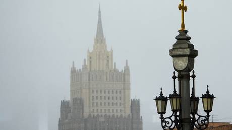 Российские контрсанкции ударили по британским политикам и СМИ
