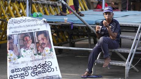 Свергнутый лидер Шри-Ланки добивается въезда в Таиланд