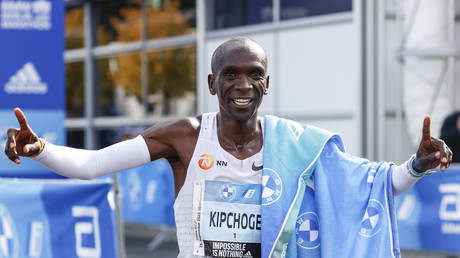 Кенийская легенда марафона побила собственный мировой рекорд
