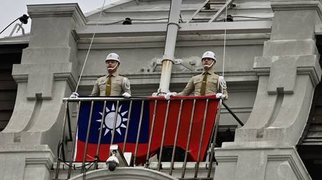 Китай раскритиковал визит Чехии на Тайвань