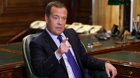 Медведев предупреждает Запад об апокалипсисе из-за Украины