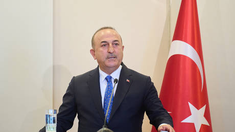 Турция требует от Киева объяснений по санкционному списку