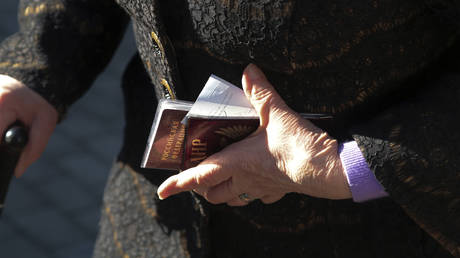 Украина будет сажать в тюрьму людей из-за российских паспортов