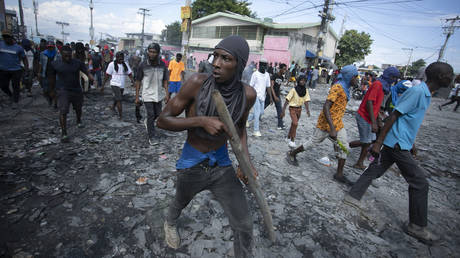 Гаити просит иностранные войска положить конец беспорядкам