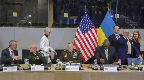 НАТО рассматривает 10-летний план для Украины