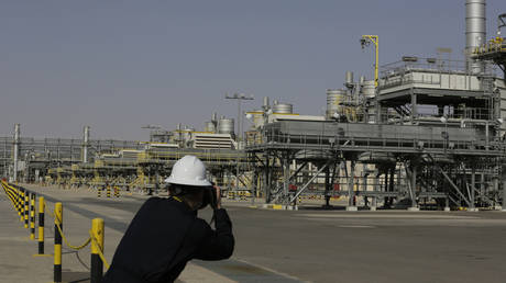 Саудовская Аравия меняет цены на нефть для рынка США — Bloomberg