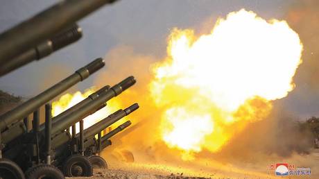 Северная Корея открыла огонь из артиллерии у границы