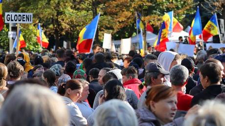 Тысячи людей протестуют в Молдове из-за высоких цен на энергоносители