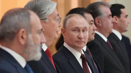 Путин говорит о «вызовах» для бывших советских республик