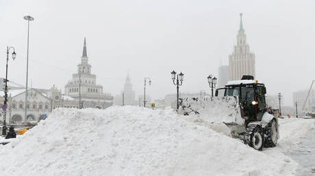 Рекордный снегопад вызвал хаос в Москве