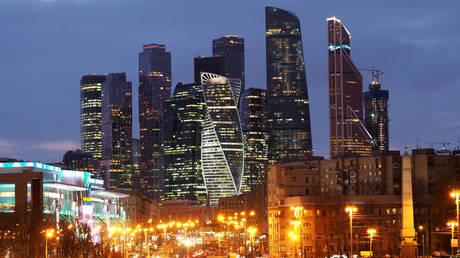 Российские фирмы сообщают об улучшении делового климата