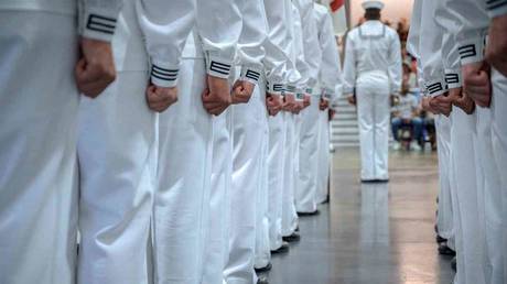 ВМС США будут удерживать больше неэффективных моряков