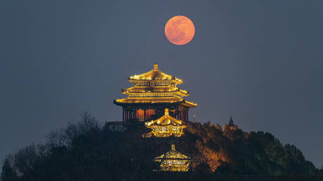 Китай может претендовать на части Луны