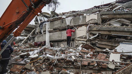 Более 4000 человек погибли в результате мощных землетрясений в Турции и Сирии
