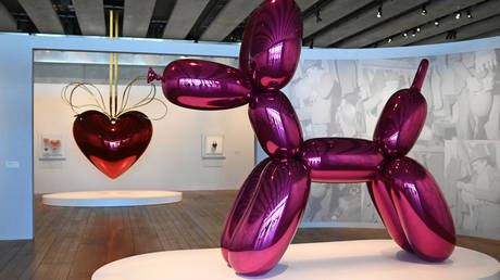Посетитель разбил скульптуру «Собака из воздушных шаров» за 42 000 долларов на арт-ярмарке