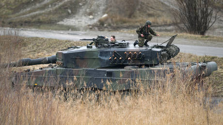 Швейцарские законодатели выступают против возвращения танков в Германию