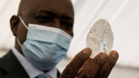 Ботсвана требует от алмазного гиганта большей доли
