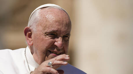 Папа Римский дал женщинам право голоса на собрании епископов