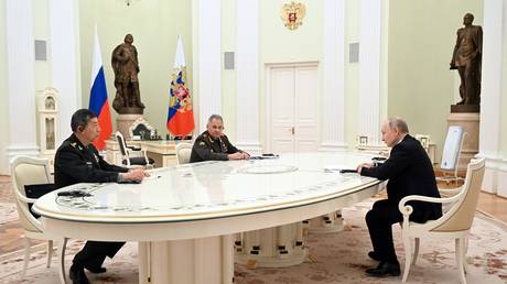 Путин встретился с министром обороны Китая