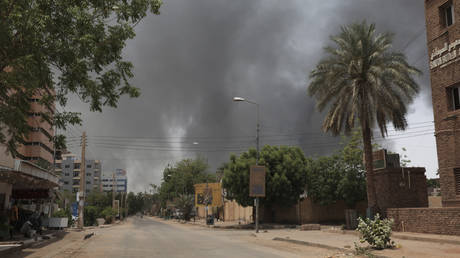 В ходе военных столкновений в Судане погибли десятки человек
