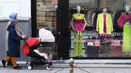 Западные бренды исчезают из российских торговых центров