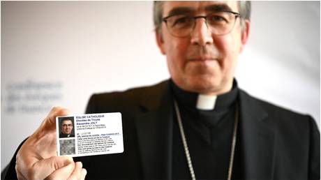 Французская католическая церковь будет бороться с сексуальными домогательствами с помощью QR-кодов