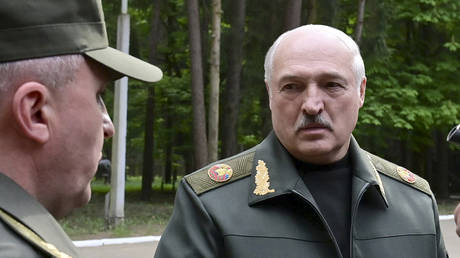 Лукашенко смеется над слухами о «серьезной болезни»