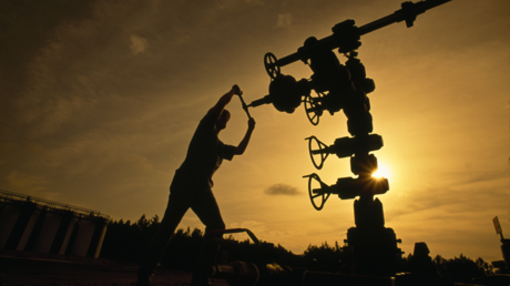 ОПЕК+ заявляет о дальнейшем сокращении добычи нефти