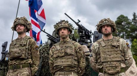 Великобритания продолжит сокращение армии