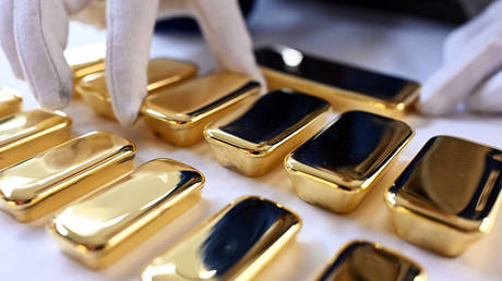 Китай активно скупает золото