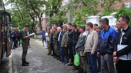 Минобороны раскрыло, сколько россиян пошло добровольцами в Эми