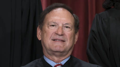 Республиканские спонсоры уговорили судью Верховного суда щедрым отпуском