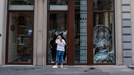 Франция подсчитала экономический ущерб от беспорядков
